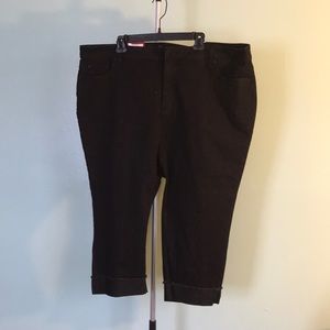 Wonen’s Capri Jennifer Lopez black